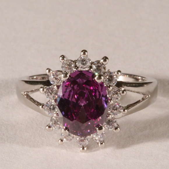 Fashion Ring - Multiple Sizes - Picture 4 of 5